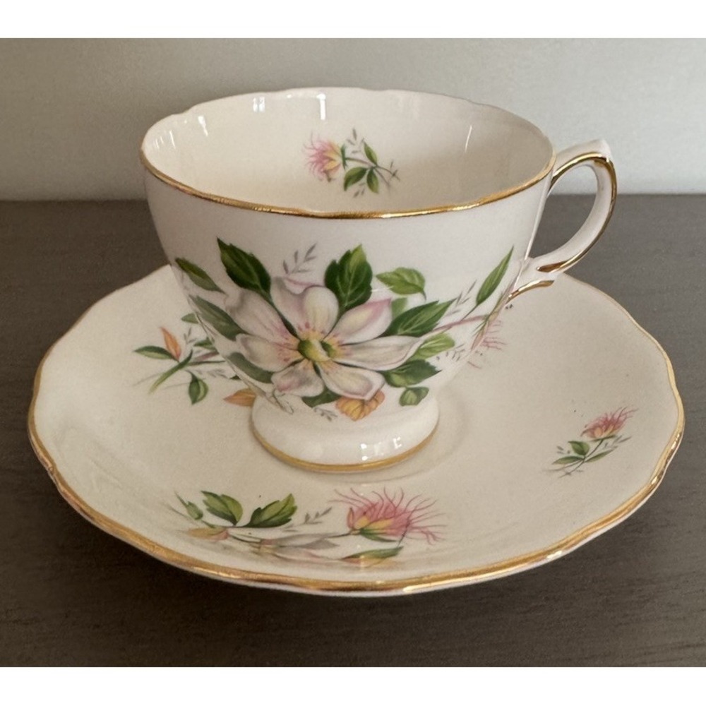 Royal Vale Bone China Cup and Saucer Set‎ Pink Green & White - England Vintage